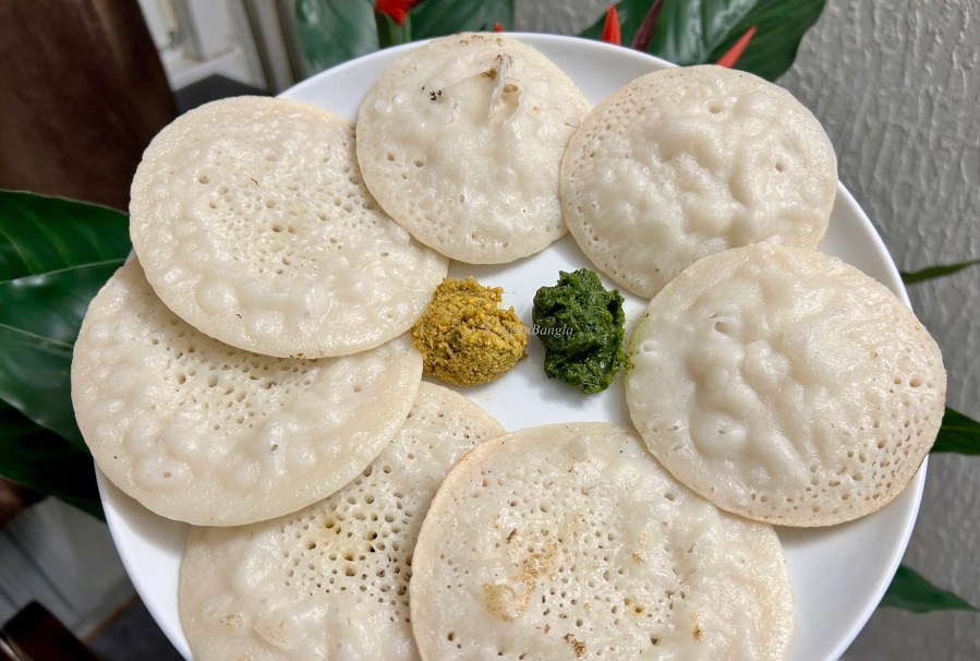 Chitoi pitha with mustard spread and coriander spread